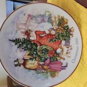 Avon 1990 "Bringing Christmas Home" Plate